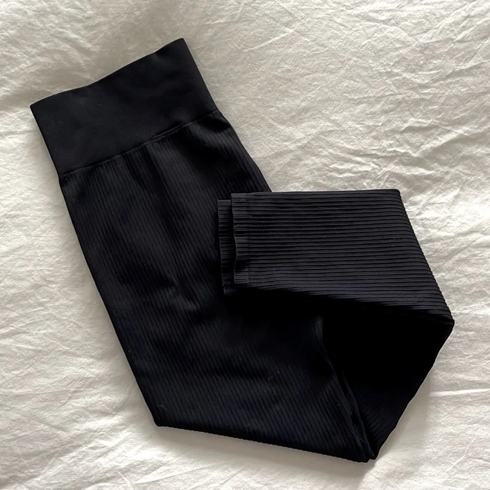 H&M Sport Ribbed Legging - Picture 1 of 7